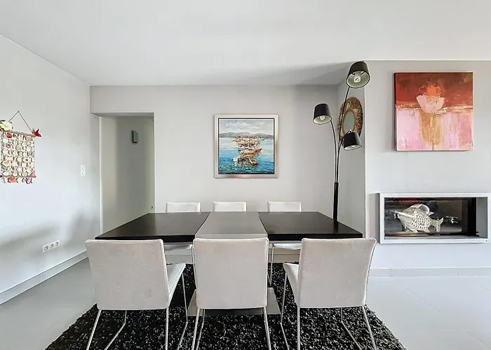 Elegant Design With Balcony And Pool Apartamento *