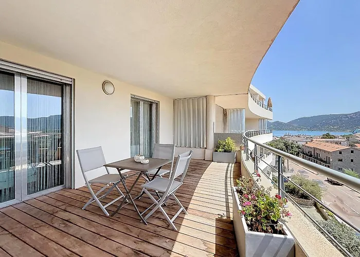 Elegant Design With Balcony And Pool