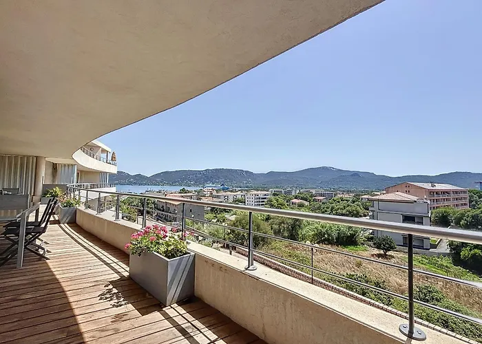 Apartamento Elegant Design With Balcony And Pool