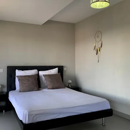 Elegant Design Apt With Balcony And Pool *