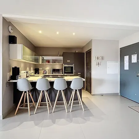 Elegant Design Apt With Balcony And Pool *