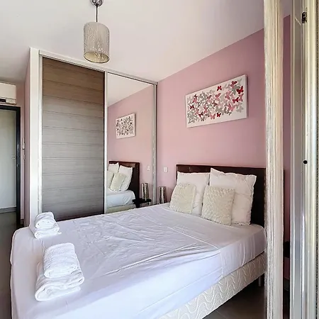 Elegant Design With Balcony And Pool Apartment