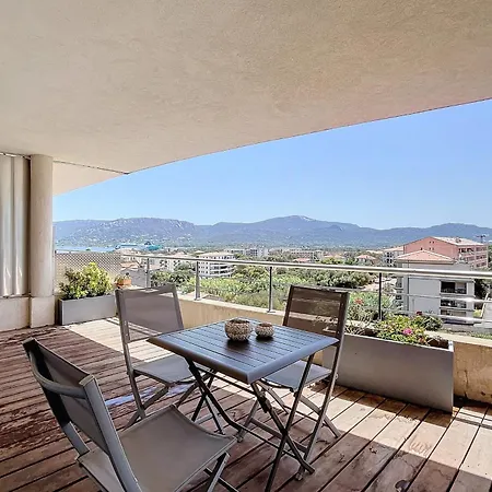 Apartment Elegant Design Apt With Balcony And Pool