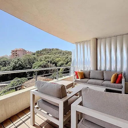 Apartment Elegant Design Apt With Balcony And Pool *