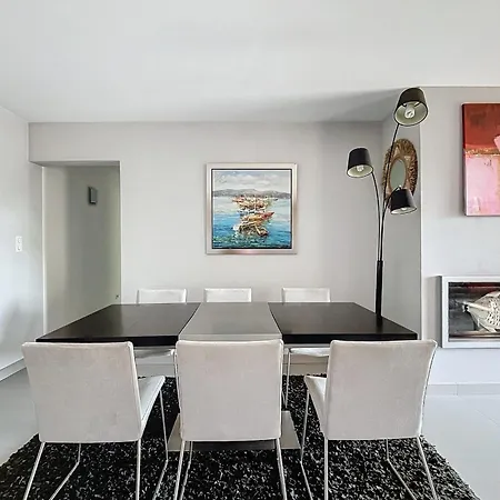 Elegant Design With Balcony And Pool Appartement *